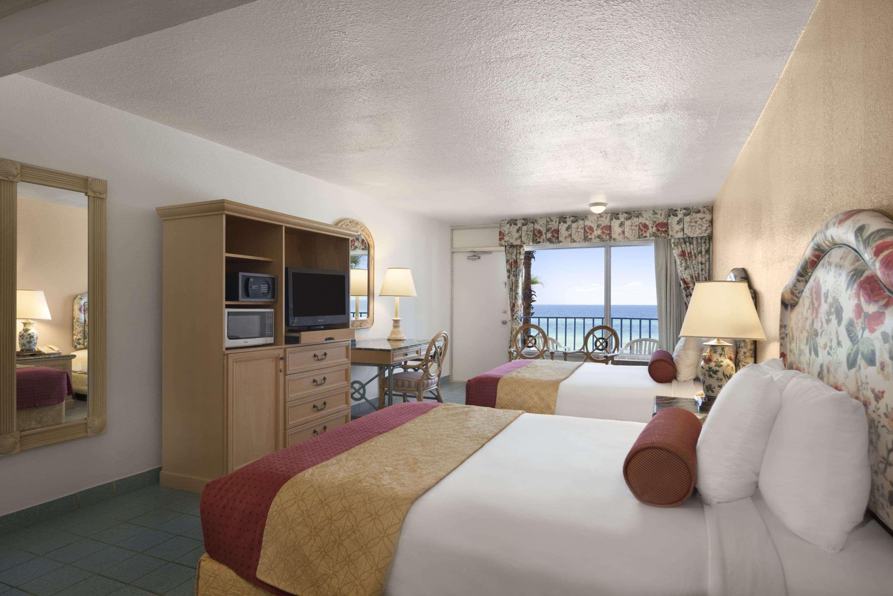Days Inn By Wyndham Panama City Beach/Ocean Front Экстерьер фото