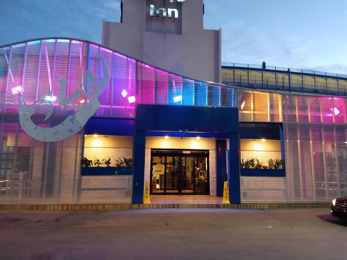 Days Inn By Wyndham Panama City Beach/Ocean Front Экстерьер фото