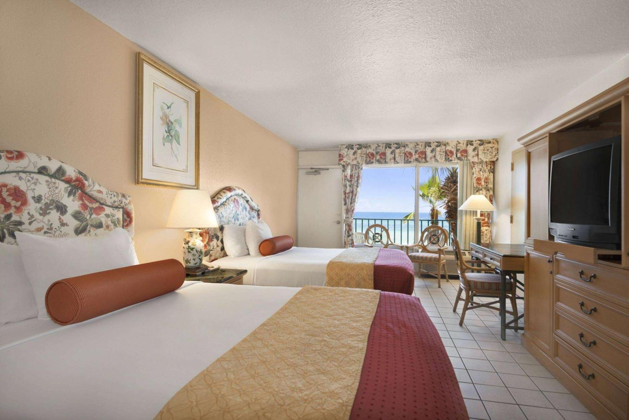 Days Inn By Wyndham Panama City Beach/Ocean Front Экстерьер фото