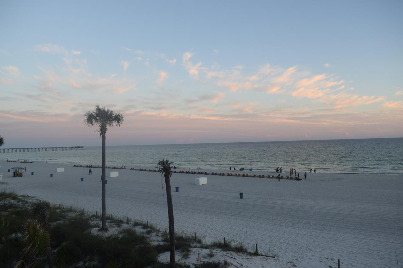 Days Inn By Wyndham Panama City Beach/Ocean Front Экстерьер фото