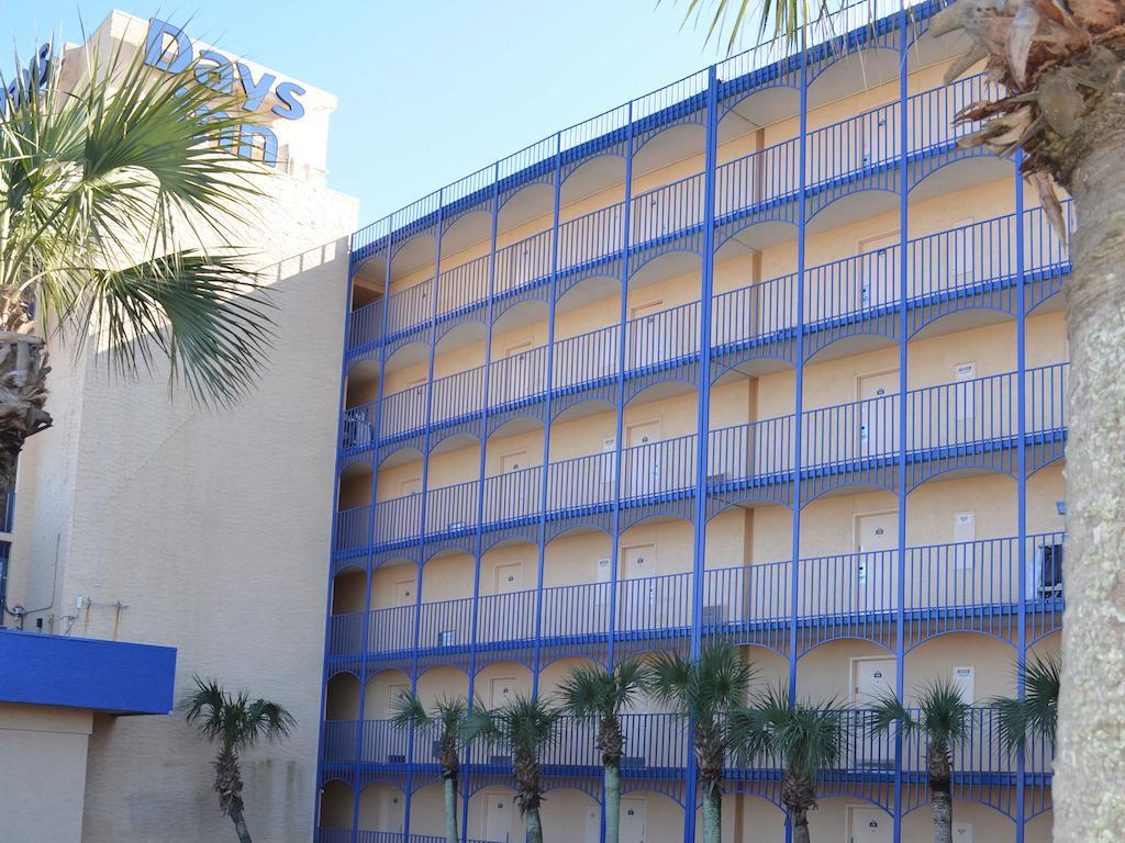 Days Inn By Wyndham Panama City Beach/Ocean Front Экстерьер фото