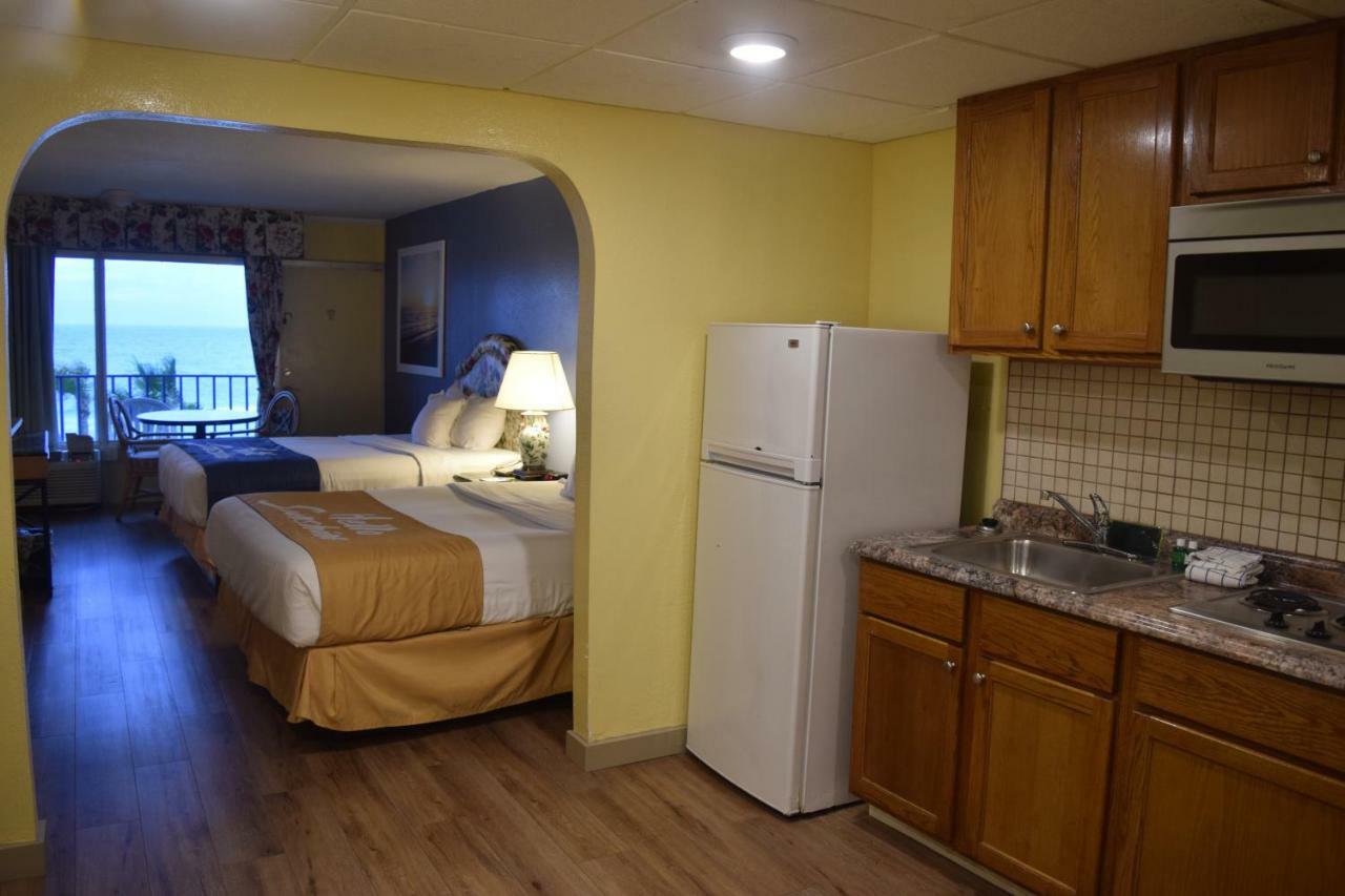 Days Inn By Wyndham Panama City Beach/Ocean Front Экстерьер фото
